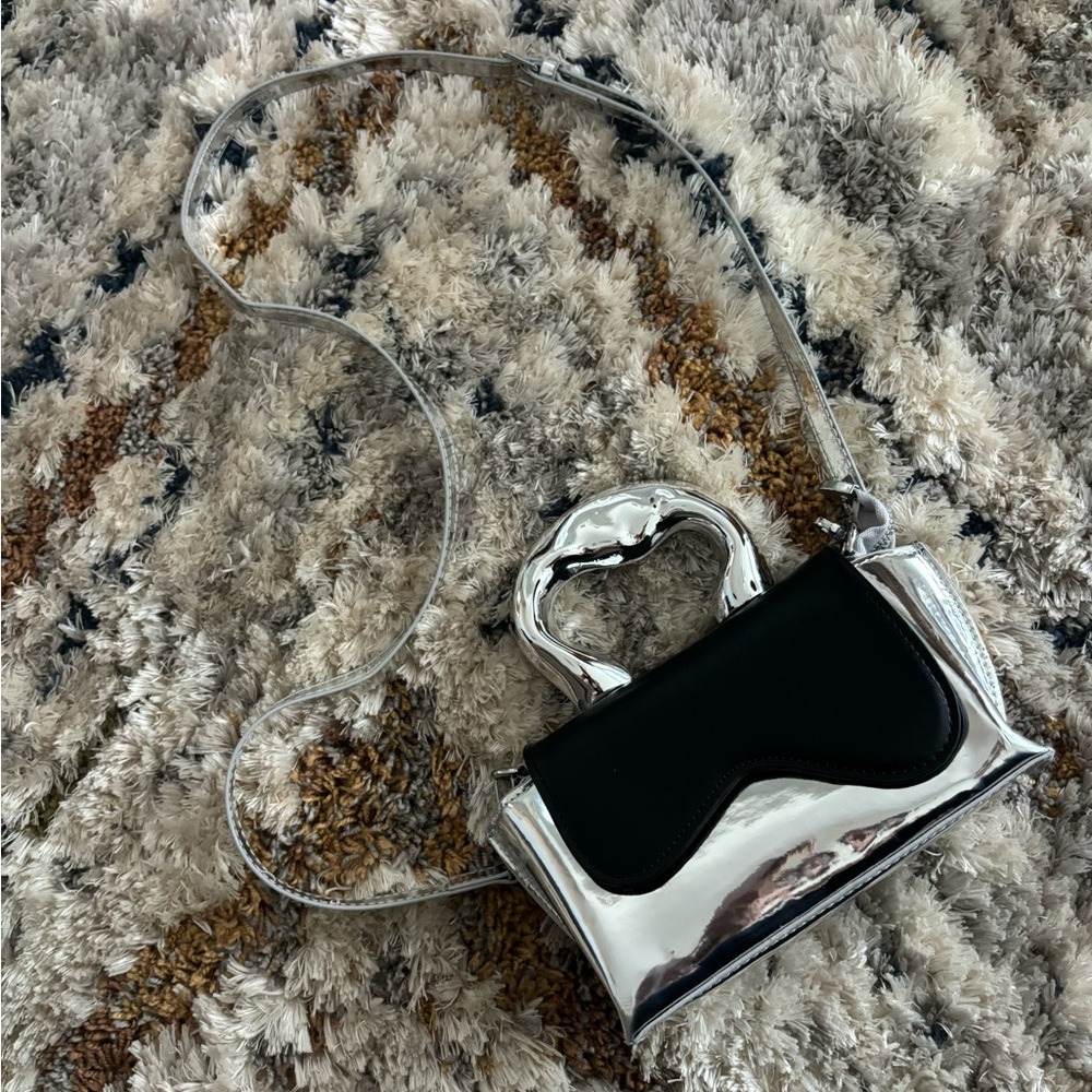 Color Blocking Fashion Handbag With Adjustable Shoulder Strap.